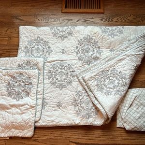 Pottery Barn Kids crib bedding set